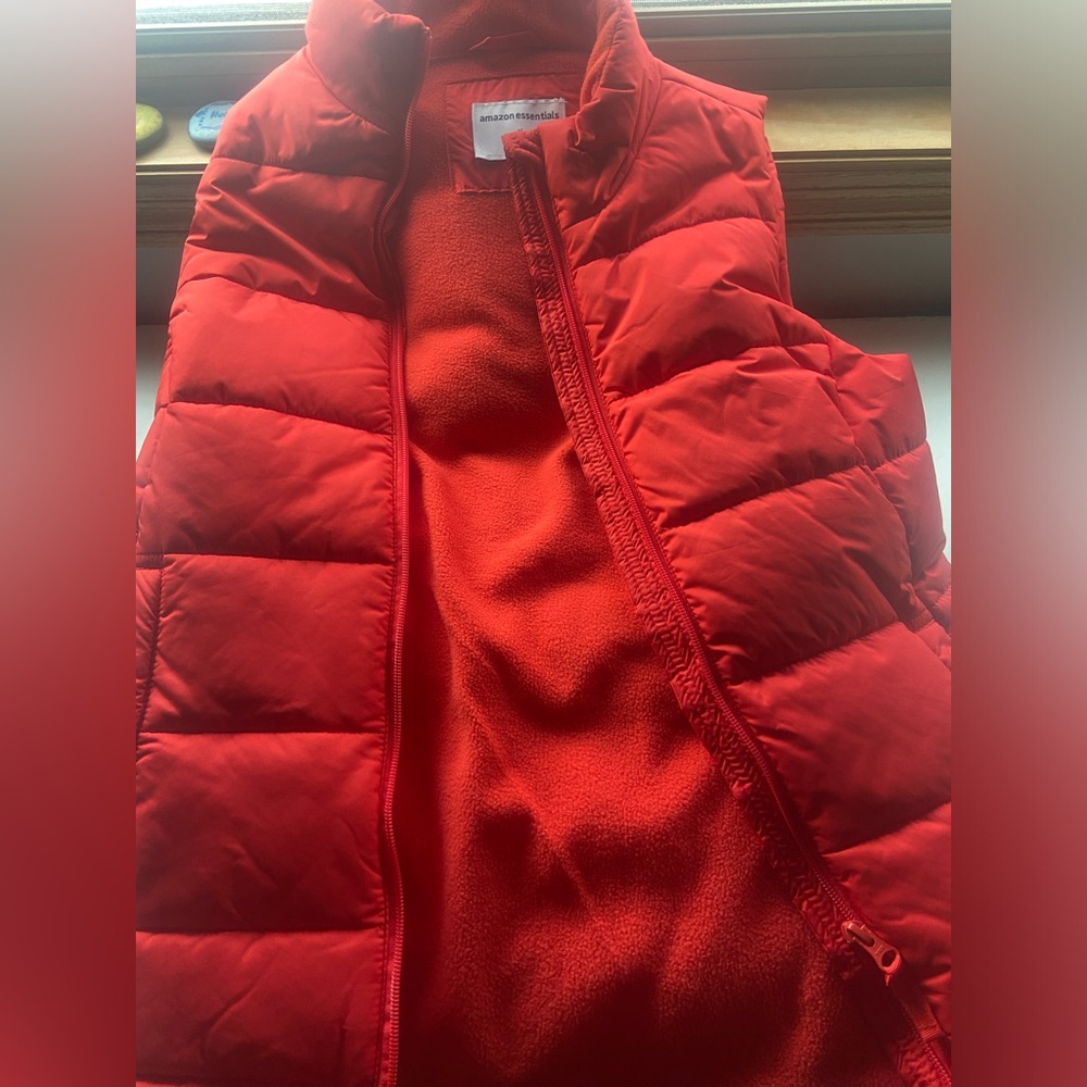 Red puffer vest
size: Small but it’s more like a medium since oversized